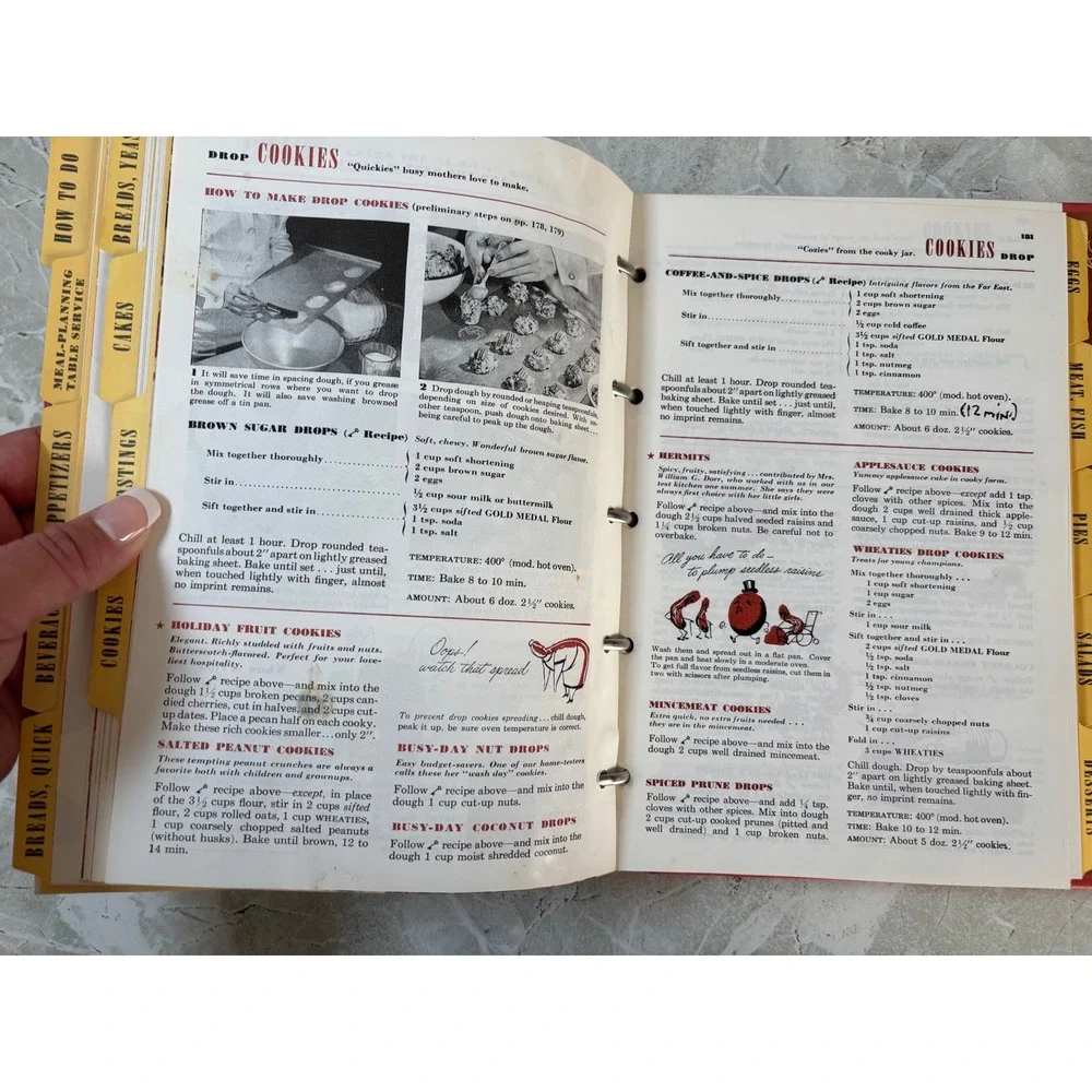 Vintage‎ Cook Book Ephemera Binder Betty Crocker's 1950 Facsimile Edition 1998